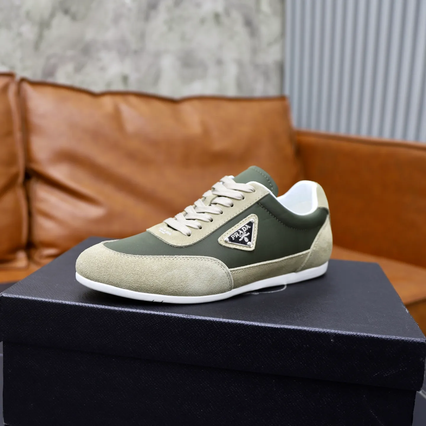 Men's shoes: 440💰🙅‍♂️🙅‍♂️🙅‍♂️ Brand: PRADA Standard code: 38–44 (45 can be customized) Level: Same as the official website Material: Original fabric Comfortable and breathable lining Lightweight and wear-resistant outsole Style category: Men's fashionable casual shoes and boots Running sneakers Distinguished luxury brand elements Top luxury Color: actual picture color